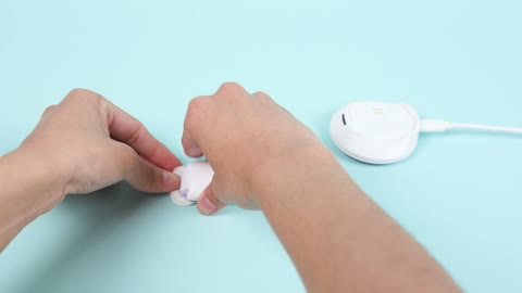 Applying the device to your upper arm